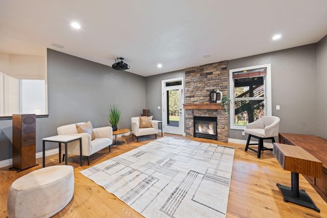 3374 NW Windwood Way, Bend, OR 97703