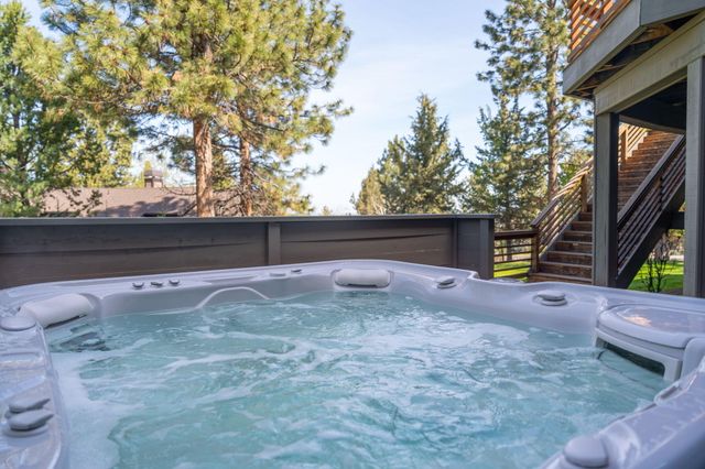 3374 NW Windwood Way, Bend, OR 97703