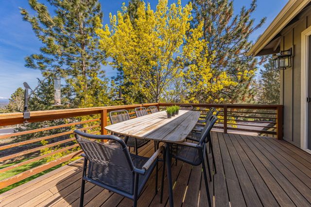 3374 NW Windwood Way, Bend, OR 97703