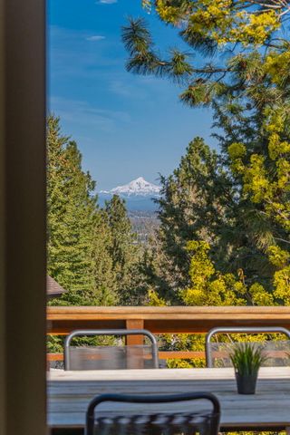 3374 NW Windwood Way, Bend, OR 97703
