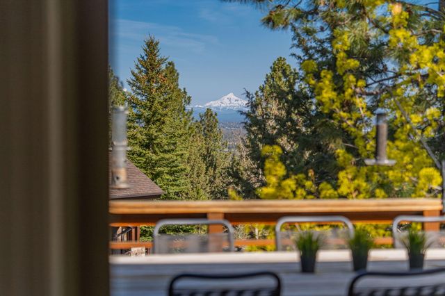 3374 NW Windwood Way, Bend, OR 97703