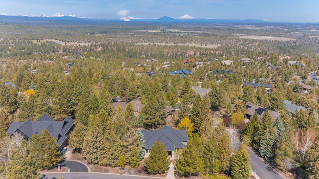 3374 NW Windwood Way, Bend, OR 97703
