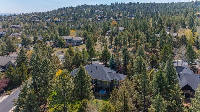 3374 NW Windwood Way, Bend, OR 97703