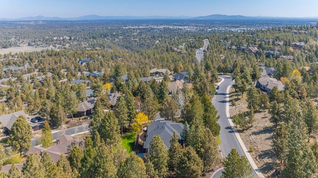 3374 NW Windwood Way, Bend, OR 97703