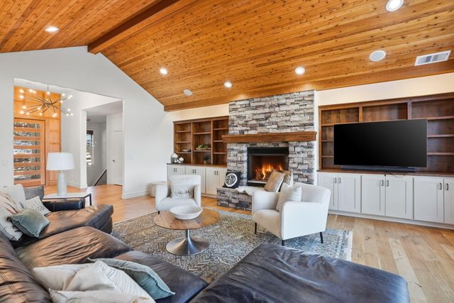 3374 NW Windwood Way, Bend, OR 97703