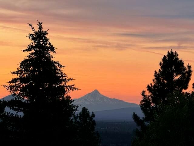 3374 NW Windwood Way, Bend, OR 97703