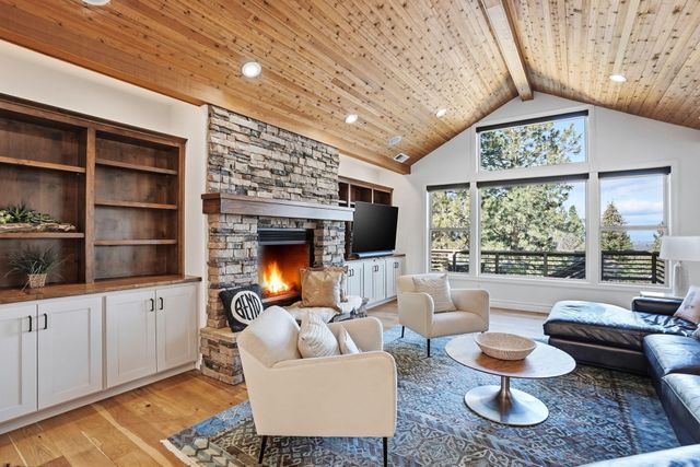 3374 NW Windwood Way, Bend, OR 97703