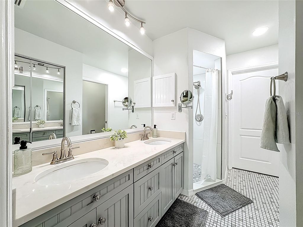Image 11 of property listing at 916 87TH STREET NW, Bradenton, FL 34209