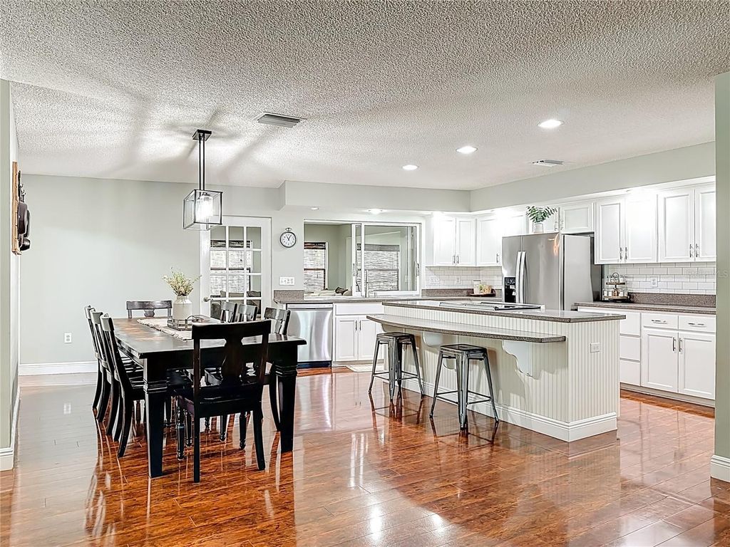 Image 16 of property listing at 916 87TH STREET NW, Bradenton, FL 34209