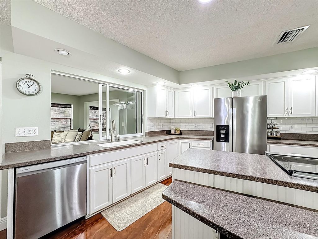 Image 20 of property listing at 916 87TH STREET NW, Bradenton, FL 34209