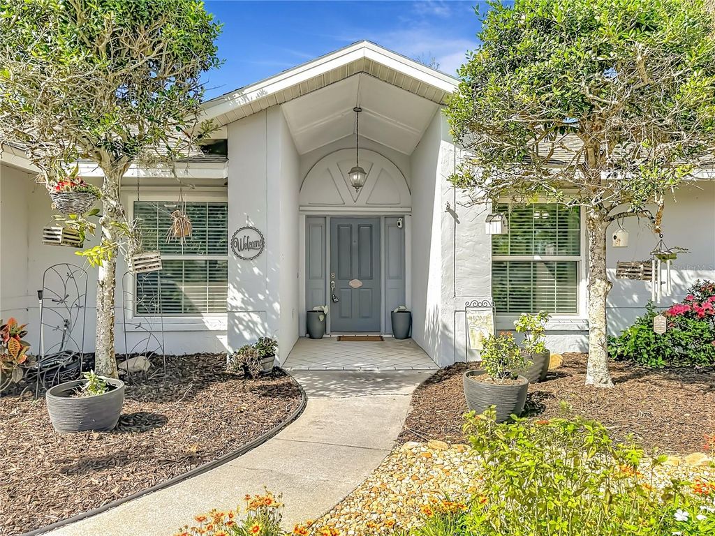 Image 3 of property listing at 916 87TH STREET NW, Bradenton, FL 34209