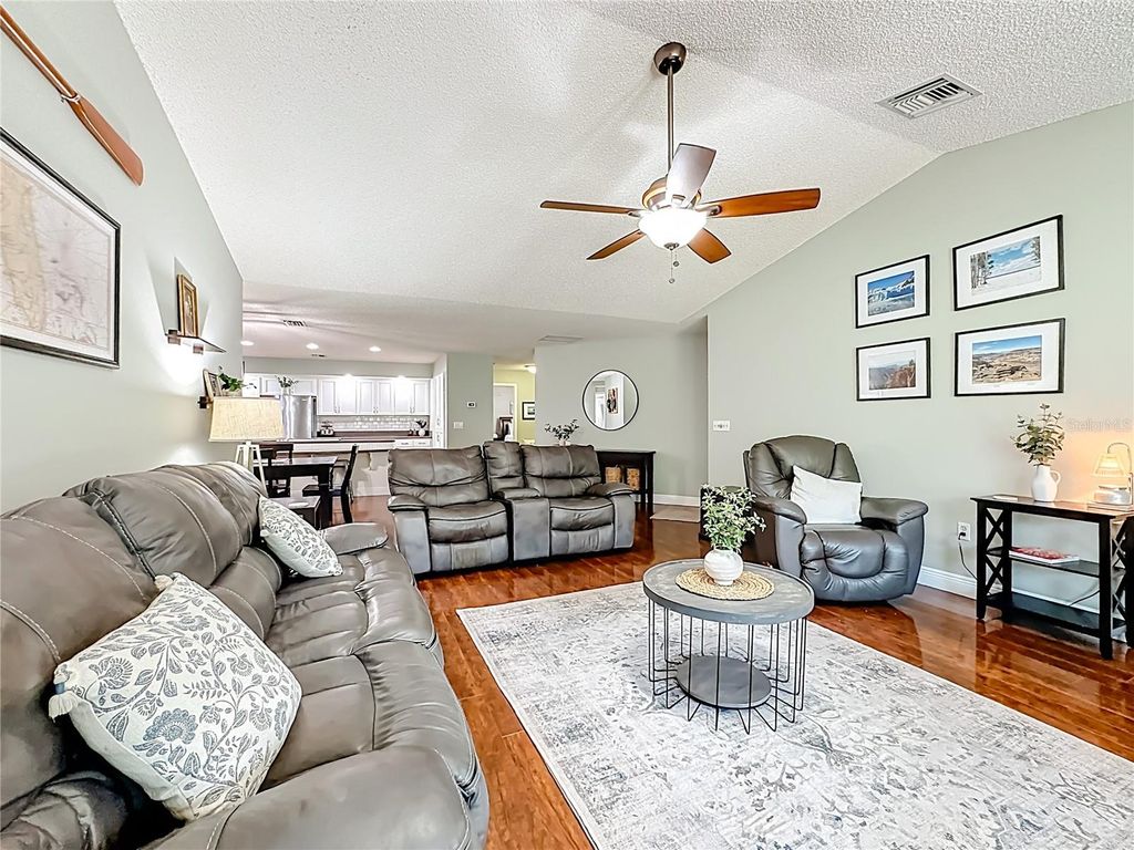 Image 23 of property listing at 916 87TH STREET NW, Bradenton, FL 34209