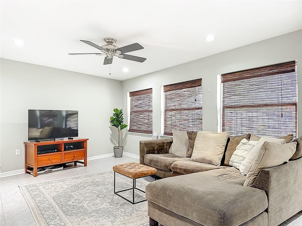 Image 24 of property listing at 916 87TH STREET NW, Bradenton, FL 34209