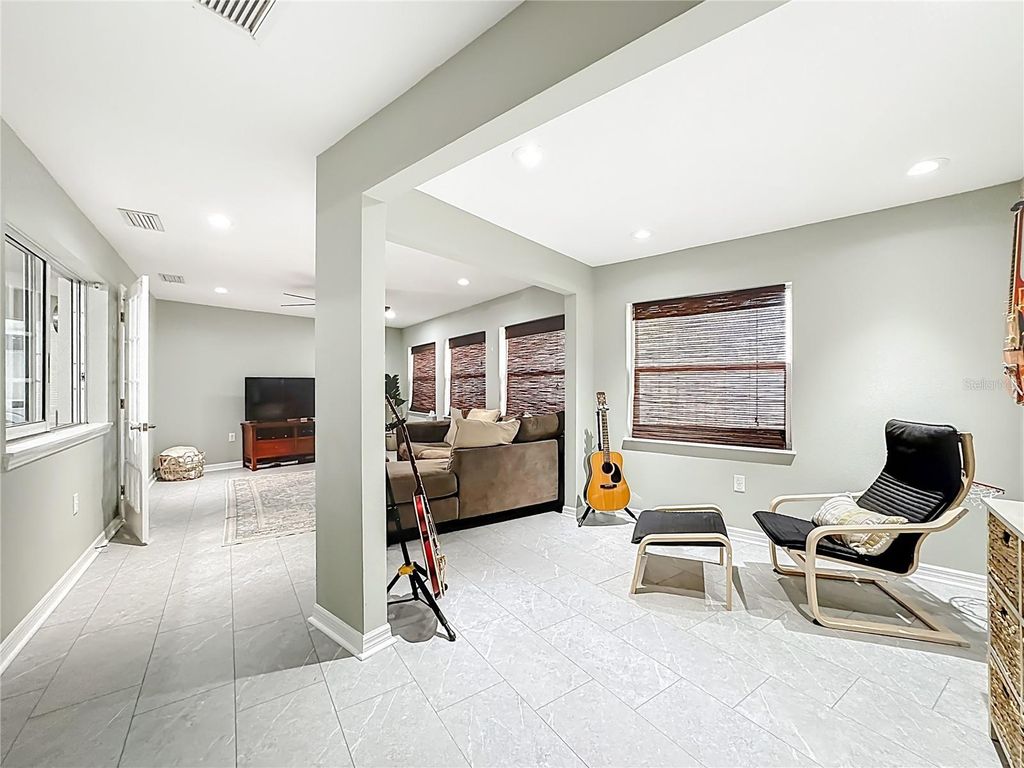 Image 27 of property listing at 916 87TH STREET NW, Bradenton, FL 34209