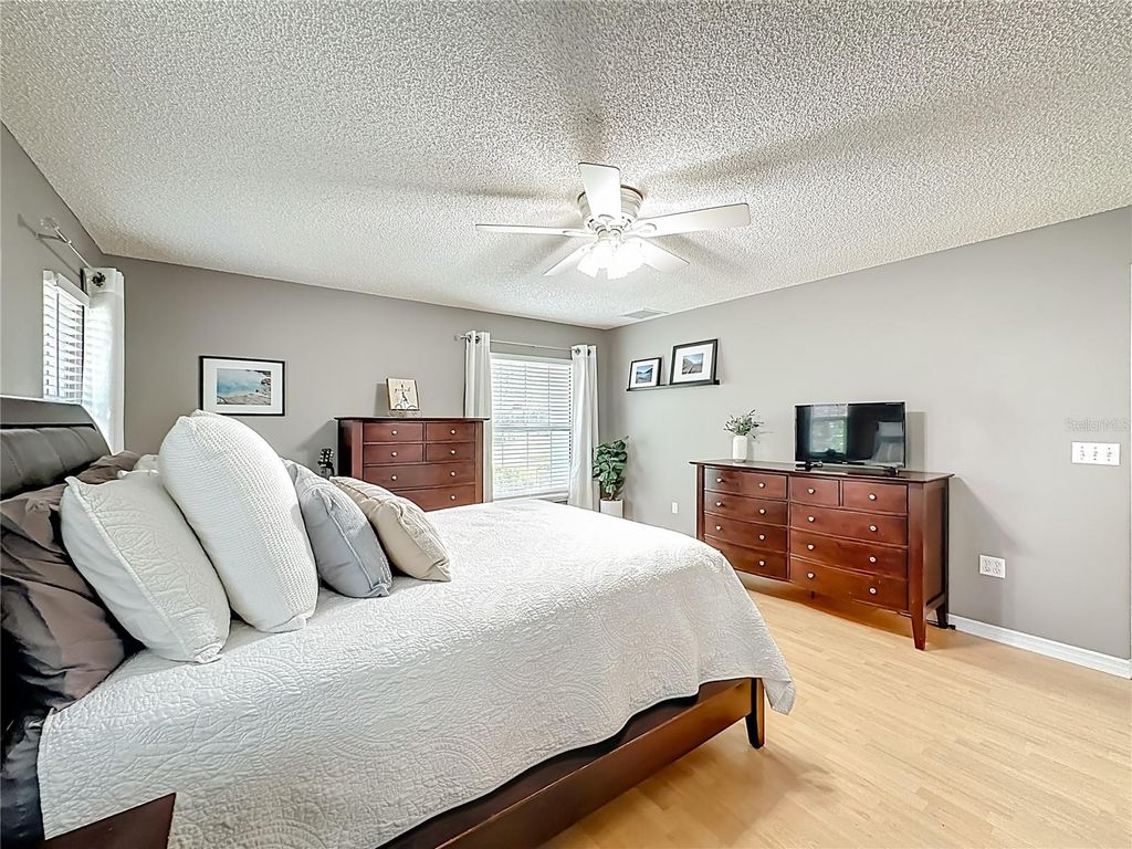Image 30 of property listing at 916 87TH STREET NW, Bradenton, FL 34209