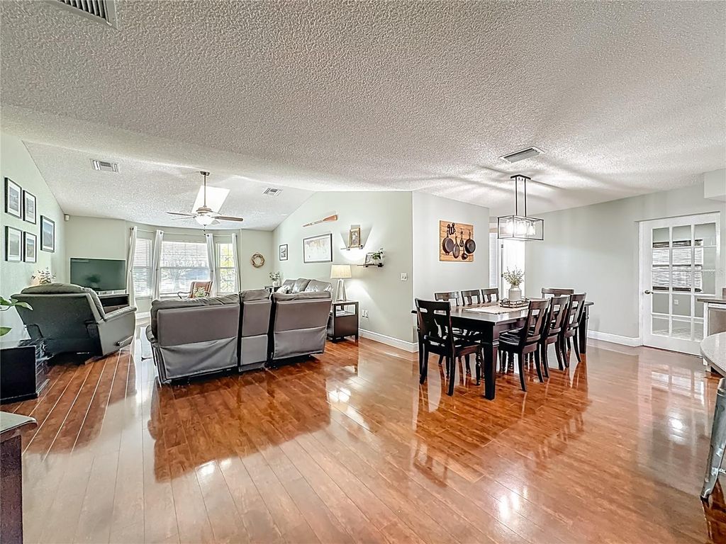 Image 4 of property listing at 916 87TH STREET NW, Bradenton, FL 34209