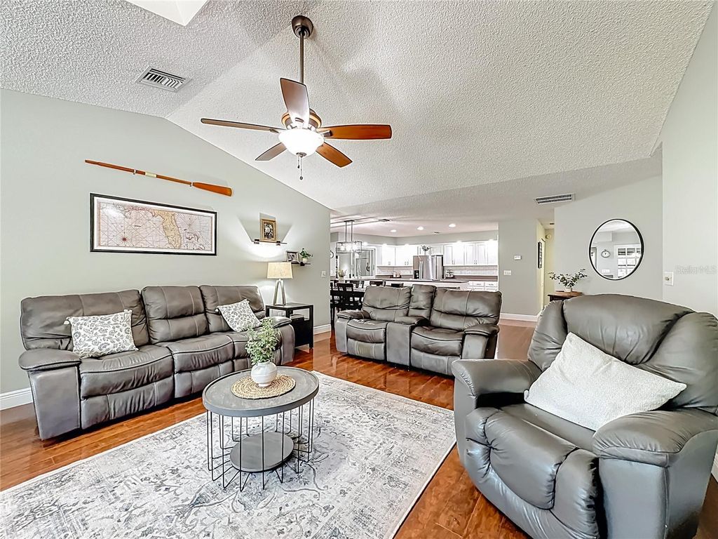 Image 5 of property listing at 916 87TH STREET NW, Bradenton, FL 34209