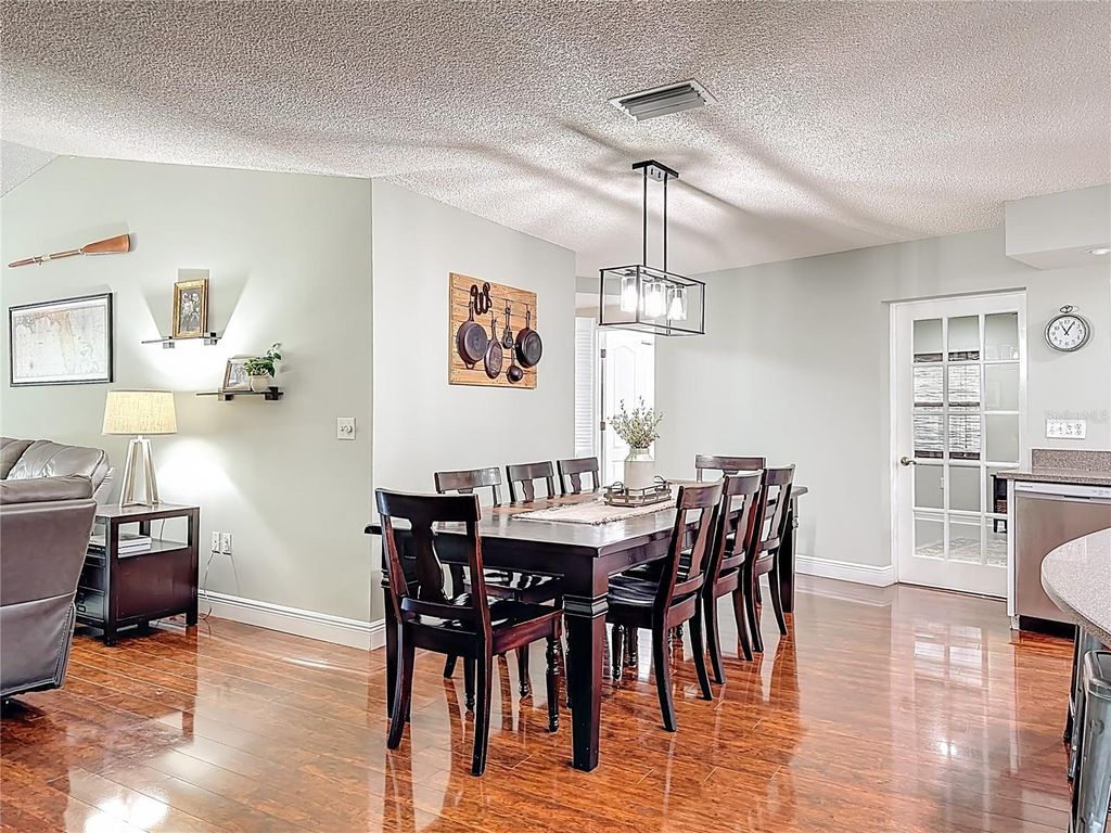 Image 8 of property listing at 916 87TH STREET NW, Bradenton, FL 34209