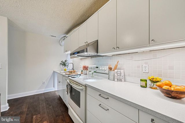 2303 BAYLEAF CT, Baltimore, MD 21209