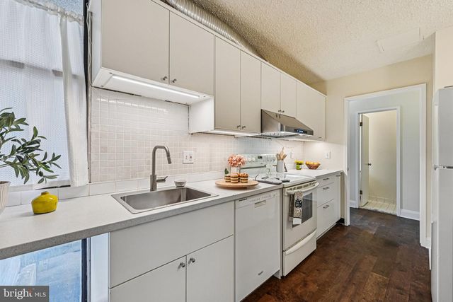 2303 BAYLEAF CT, Baltimore, MD 21209