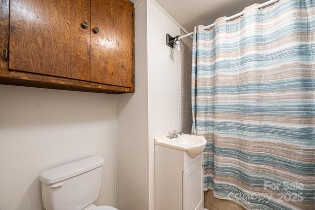 80 Duke Street, Granite Falls, NC 28630