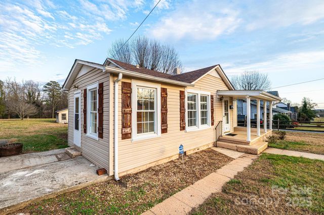 80 Duke Street, Granite Falls, NC 28630