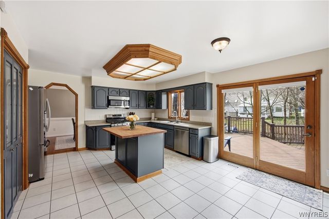 33 Randwood Ct., Amherst, NY 14068