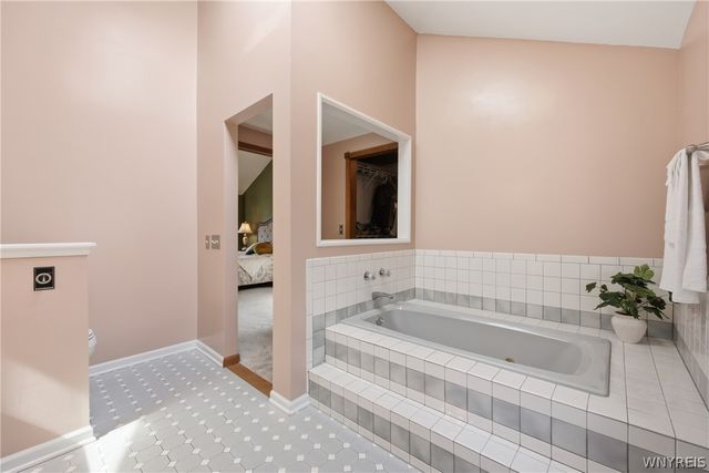 33 Randwood Ct., Amherst, NY 14068