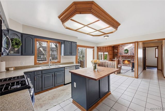 33 Randwood Ct., Amherst, NY 14068