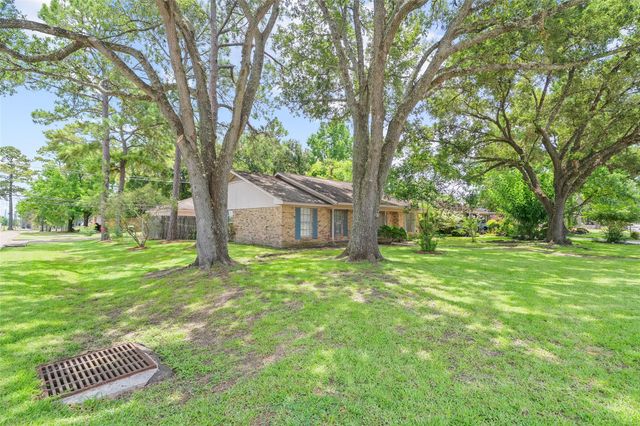 2001 Lamar Drive, Richmond, TX 77469
