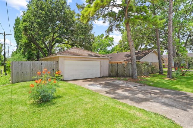 2001 Lamar Drive, Richmond, TX 77469