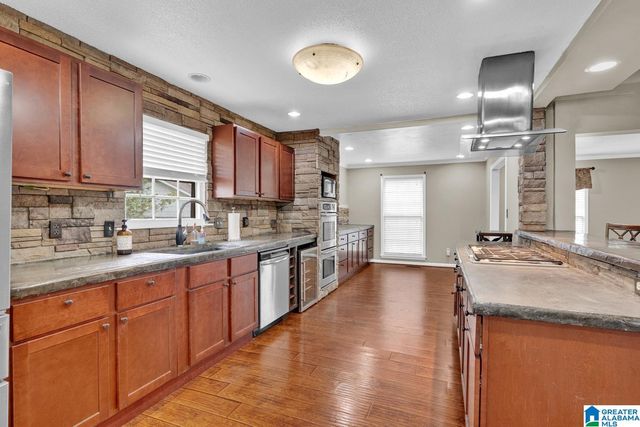 608 NW 18TH AVENUE, Center Point, AL 35215