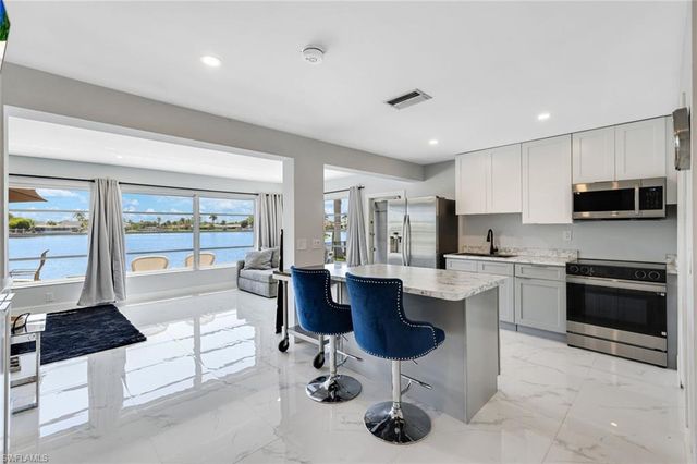 4530 Vinsetta AVE, North Fort Myers, FL 33903