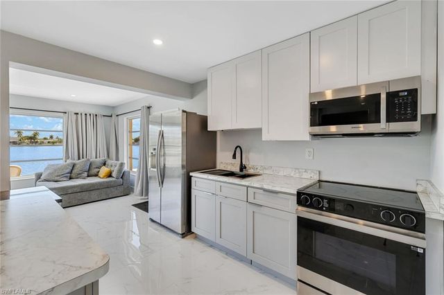 4530 Vinsetta AVE, North Fort Myers, FL 33903