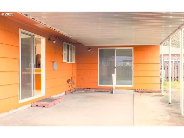 2796 TERRY Ave, Longview, WA 98632