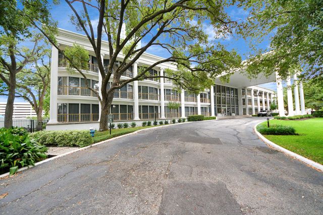 5050 Ambassador Way 306, Houston, TX 77056