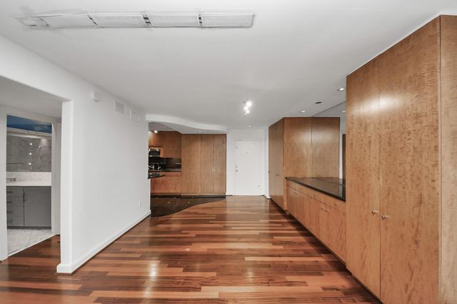 5050 Ambassador Way 306, Houston, TX 77056