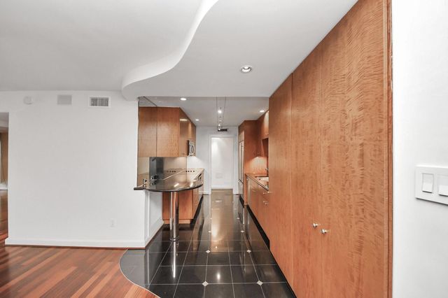 5050 Ambassador Way 306, Houston, TX 77056
