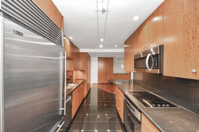 5050 Ambassador Way 306, Houston, TX 77056