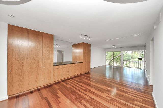 5050 Ambassador Way 306, Houston, TX 77056