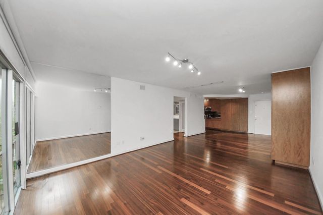 5050 Ambassador Way 306, Houston, TX 77056