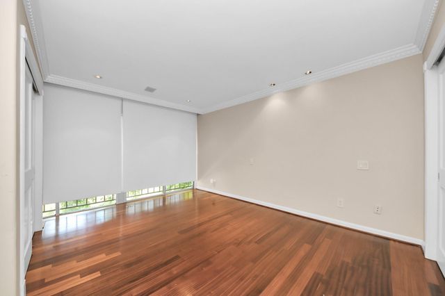 5050 Ambassador Way 306, Houston, TX 77056
