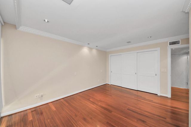 5050 Ambassador Way 306, Houston, TX 77056
