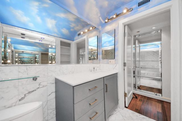 5050 Ambassador Way 306, Houston, TX 77056