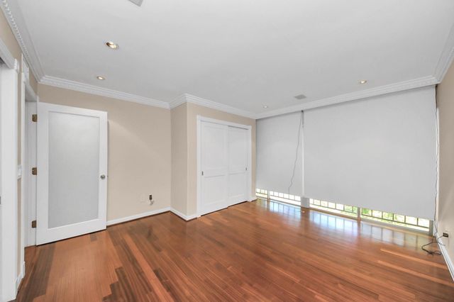 5050 Ambassador Way 306, Houston, TX 77056