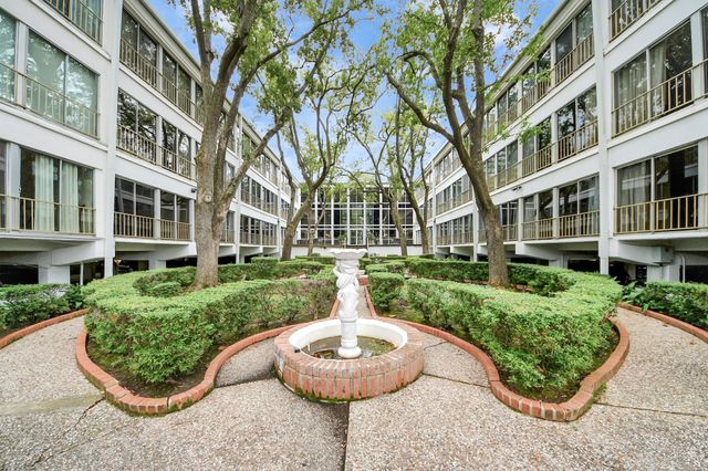 5050 Ambassador Way 306, Houston, TX 77056