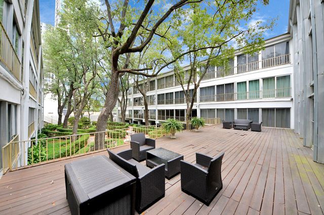 5050 Ambassador Way 306, Houston, TX 77056