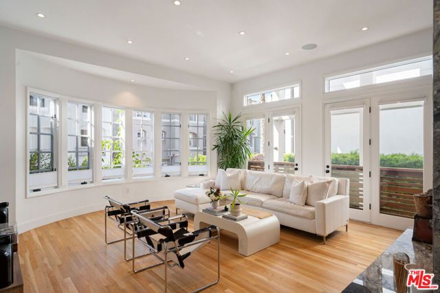 128 Roma Court, Marina Del Rey, CA 90292