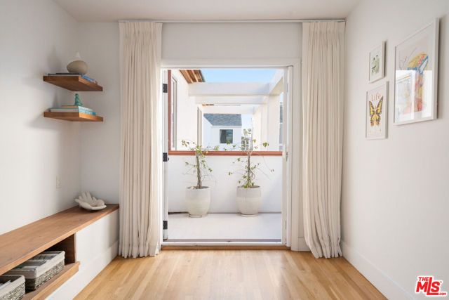 128 Roma Court, Marina Del Rey, CA 90292