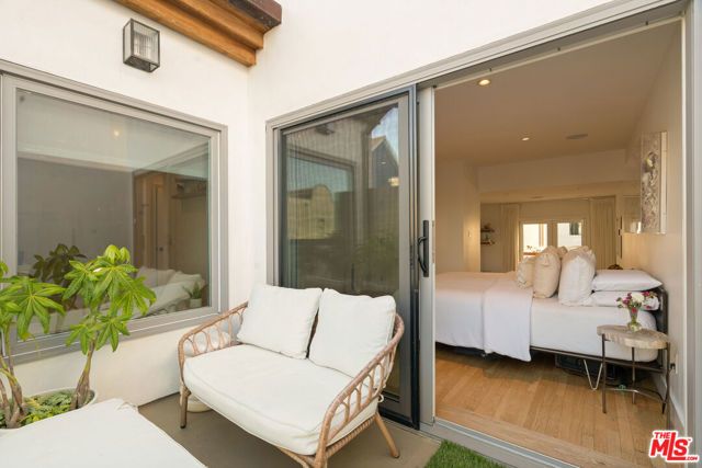 128 Roma Court, Marina Del Rey, CA 90292